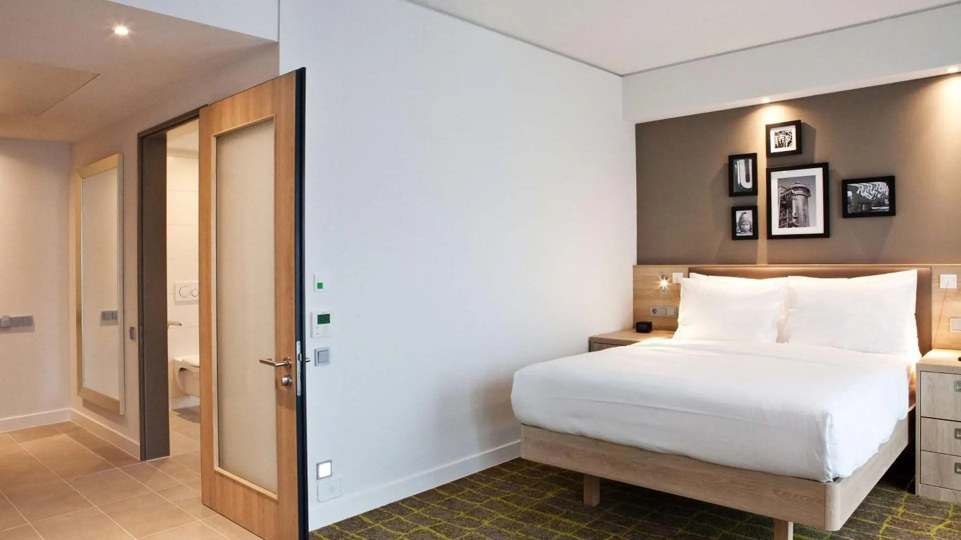 *** Hotel Hampton By Hilton Dortmund Phoenix See Duitsland
